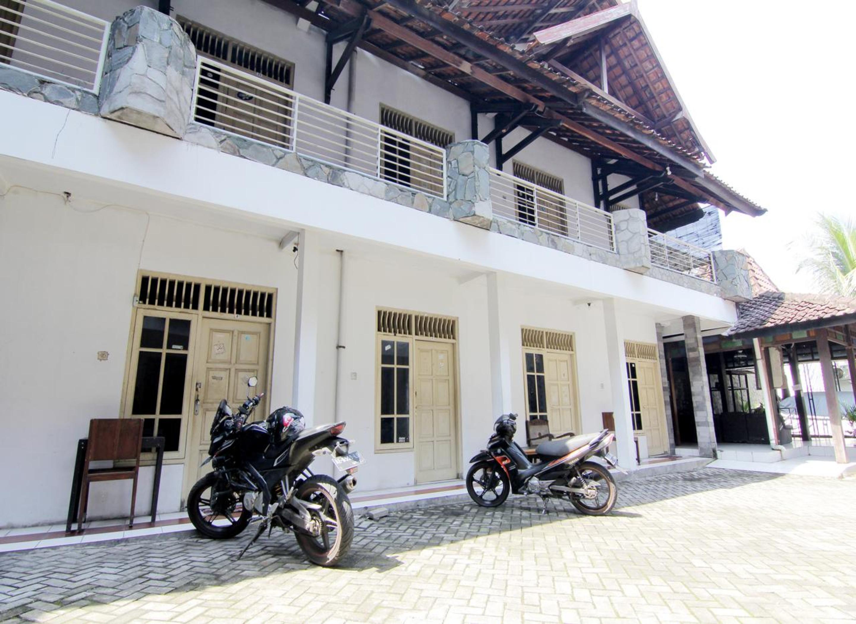 Griya Godean Syariah Yogyakarta By Zuzu Hotel 3*