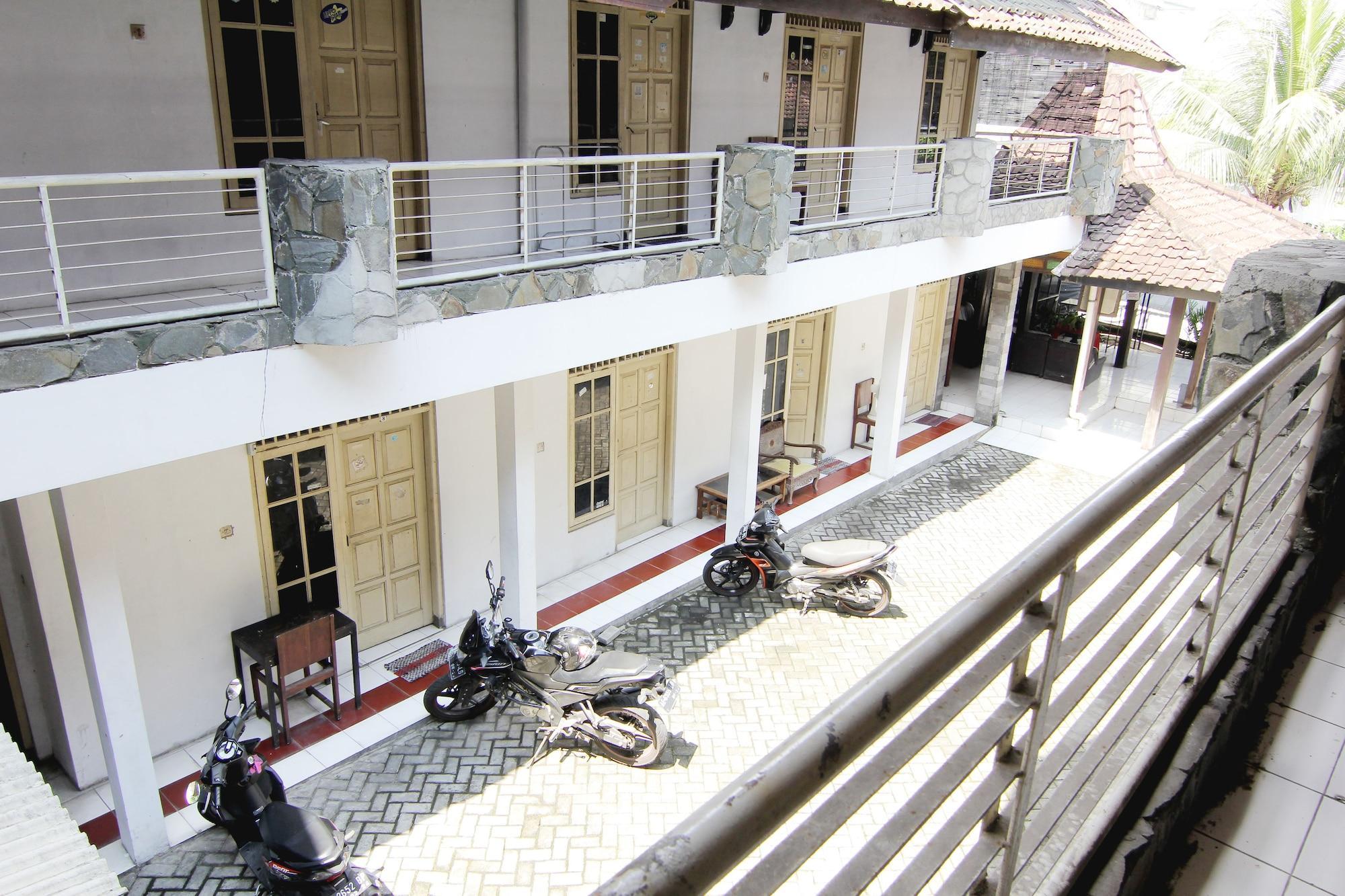 Hotel Griya Godean Syariah Yogyakarta By Zuzu Tugu